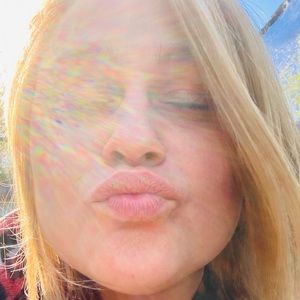 Meet your Posher, Allyssa